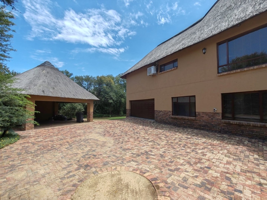 5 Bedroom Property for Sale in Boschenvaal River Front Lodges Free State